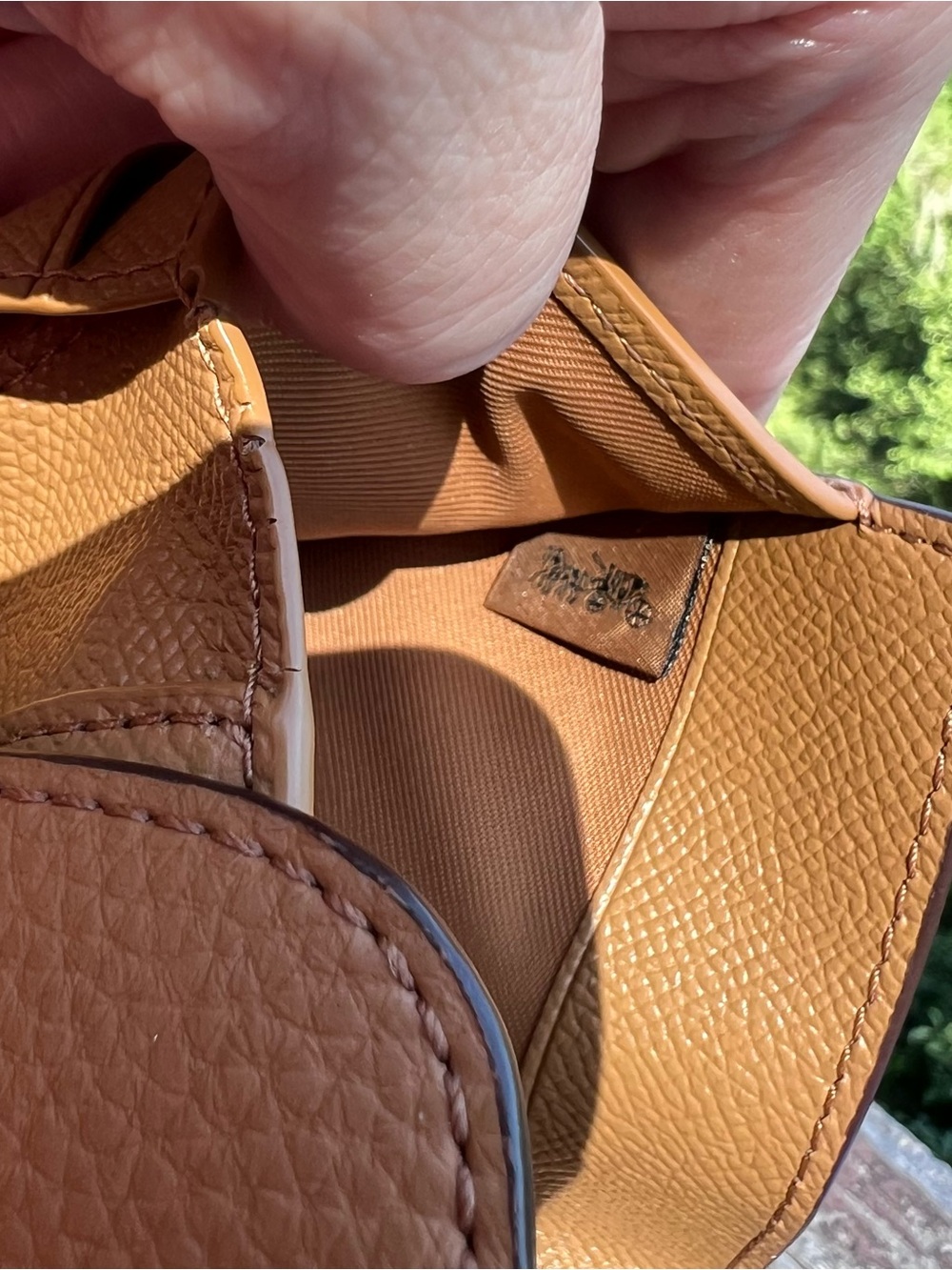 COACH Medium Brown Pebbled Leather Trifold Envelope Wallet Tan w Gold Hardware - Picture 10 of 10